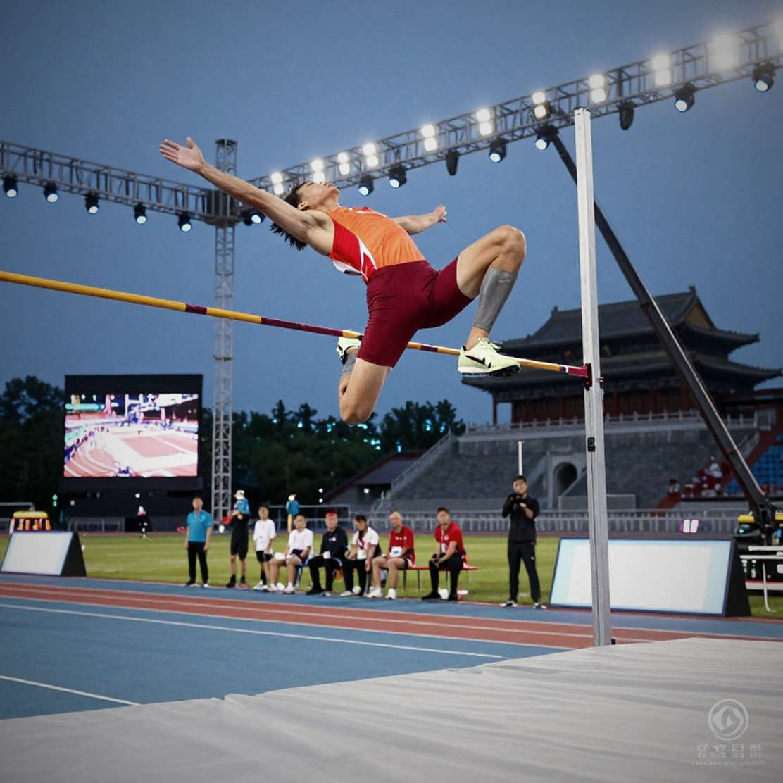Nagoya: cú ném duy nhất của cô gái 18 tuổi và khoảng trống 7,76 m của nhà vô địch Olympic Nagoya: cú ném duy nhất của cô gái 18 tuổi và khoảng trống 7,76 m của nhà vô địch Olympic