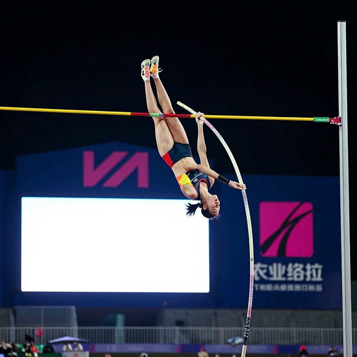Nagoya: cú ném duy nhất của cô gái 18 tuổi và khoảng trống 7,76 m của nhà vô địch Olympic Nagoya: cú ném duy nhất của cô gái 18 tuổi và khoảng trống 7,76 m của nhà vô địch Olympic