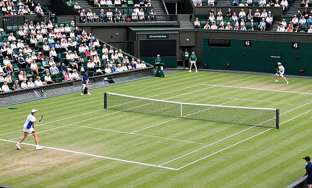 Naomi Osaka và chiếc váy in báo: Chiến thắng đêm khuya tại US Open 2026