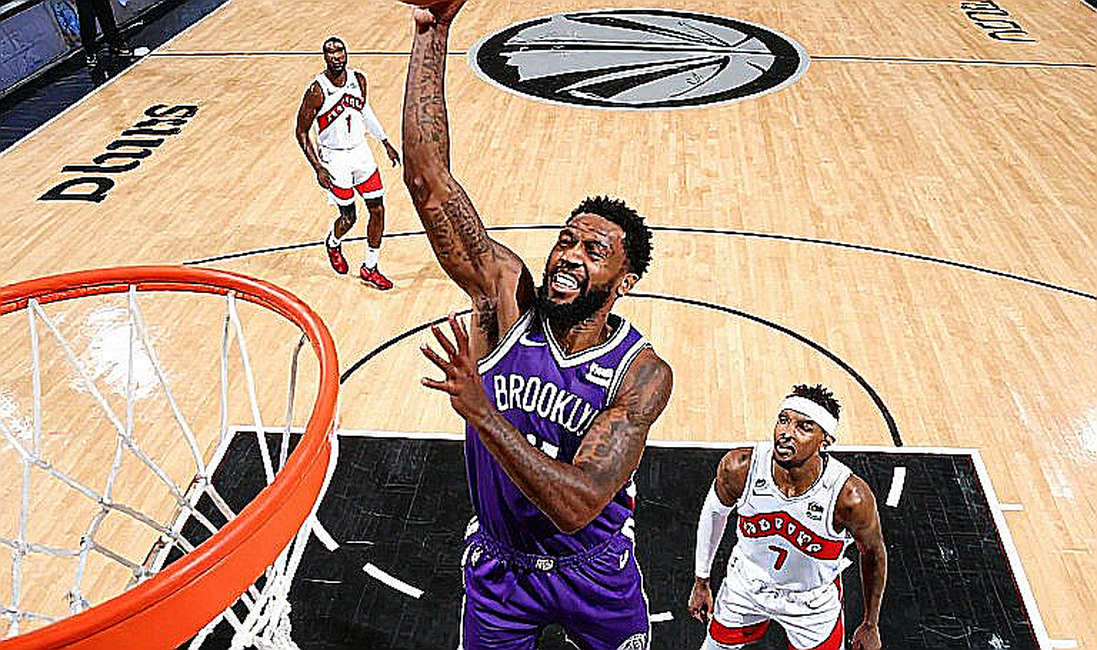 Giannis, Adebayo và khoảng trống ở góc ba điểm: điều thật sự diễn ra ở Miami