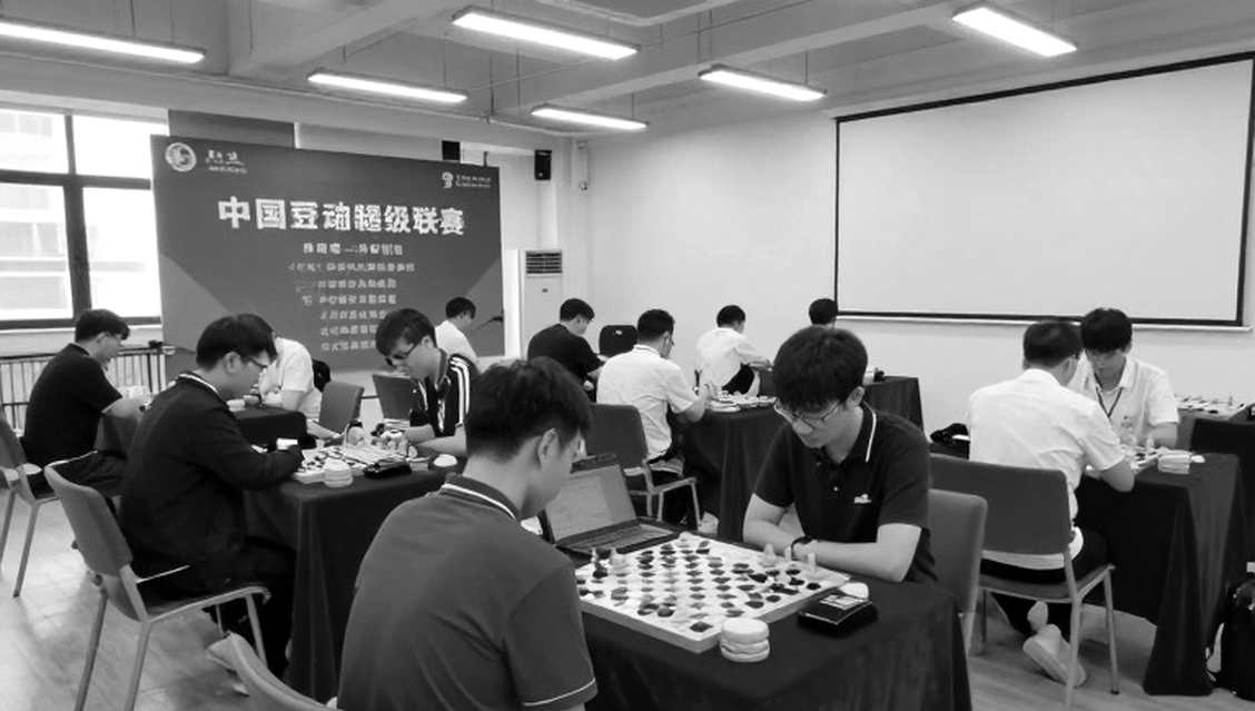Giải Vô địch Cờ vua Mỹ: Woodward hạ Caruana, Lee nới rộng khoảng cách