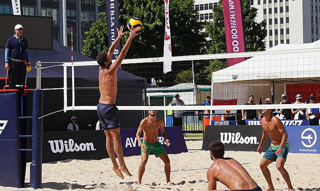 Nebraska quét Creighton 3-0 và lập kỷ lục khán giả trong nhà 15.405