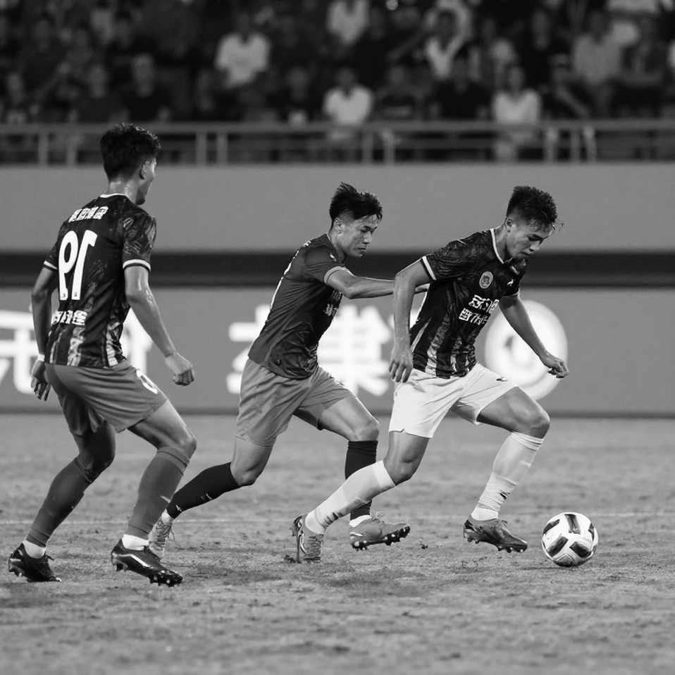 Tuyển futsal Việt Nam và chuyến đi Kyrgyzstan – Nga: bốn thủ môn, sáu suất bị cắt và một chiếc băng đội trưởng bỏ trống