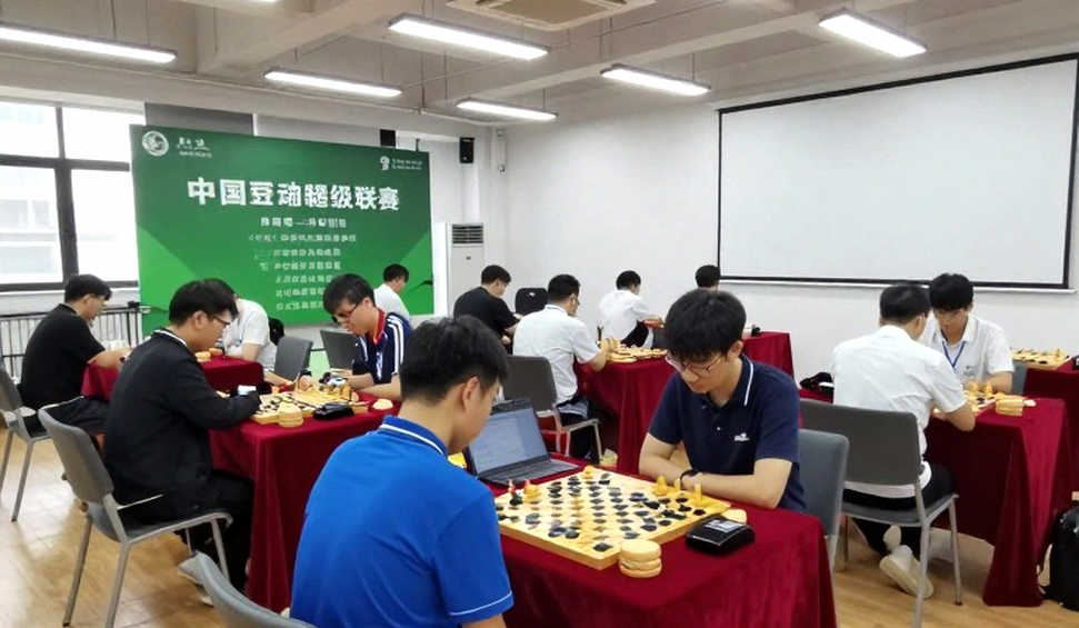 Cánh chim già và AI: Elon Musk thách thức Chess.com về bí ẩn cờ vua