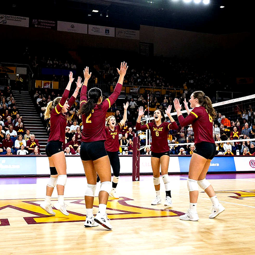 Pitt Panthers vươn lên số 1: Chiến thắng đầu mùa hay ảo ảnh của bảng xếp hạng?